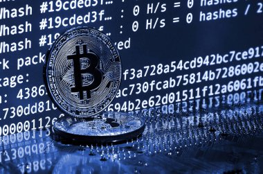 Gpus kullanarak kripto para madenciliğinin dijital süreci. Bitcoins ve video kartı çalışan bir ekranda ve madencilik ekranında. hayalet klasik mavi renk.