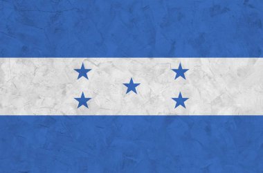 Honduras bayrağı eski kabartma duvarda parlak boya renkleriyle resmedilmiş. Kabataslak arkaplanda desenli pankart