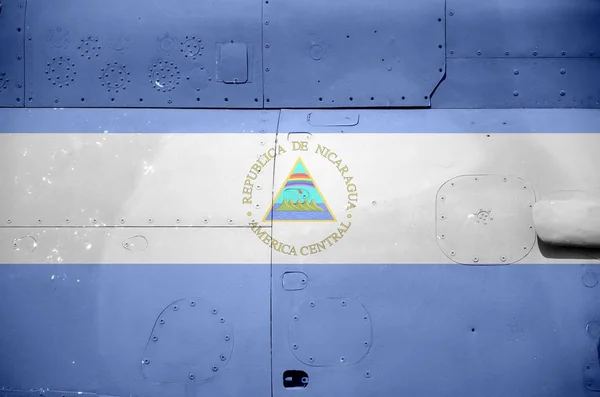 Nikaragujská Vlajka Zblízka Vyobrazena Boční Části Vojenského Obrněného Vrtulníku Armádní — Stock fotografie