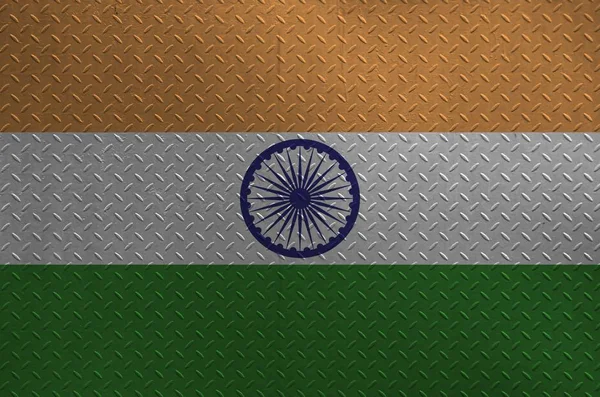 印度国旗在旧的刷过的金属板或墙壁上涂上了油漆的颜色 粗糙背景的纹理横幅 — 图库照片