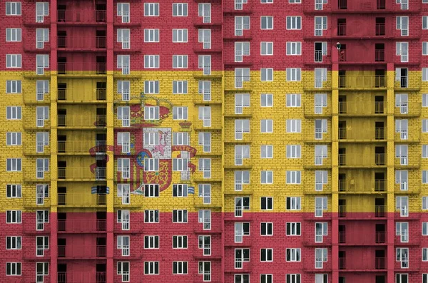 Španělská Vlajka Vyobrazená Barvách Vícepodlažní Obytné Budově Výstavbě Texturovaný Banner — Stock fotografie