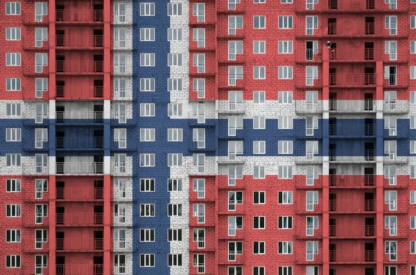 Norveç Bayrağı Yapım Aşamasında Olan Çok Katlı Konut Binasının Boya — Stok fotoğraf
