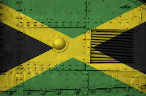 Флаг Ямайки Изображён Боковой Части Военного Танка Вблизи Концептуальный Фон — стоковое фото