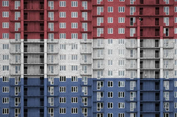Флаг Нидерландов Изображен Красках Строящемся Многоэтажном Жилом Здании Текстурированный Баннер — стоковое фото