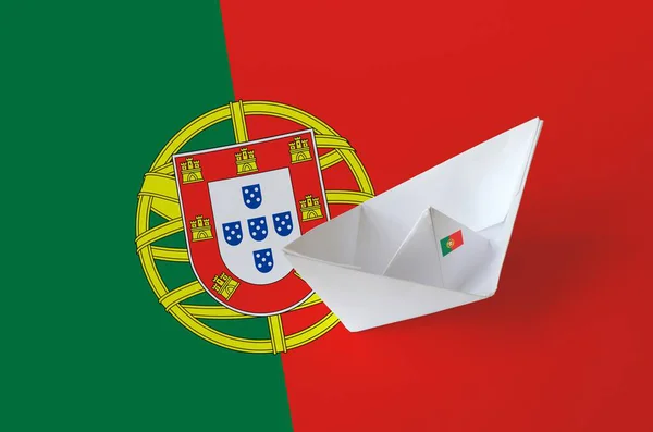 Bandeira Portugal Retratada Papel Origami Navio Closeup Oriental Artesanal Artes — Fotografia de Stock