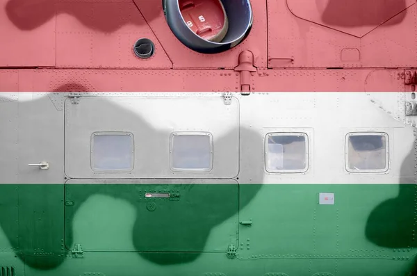 Bandeira Hungria Retratada Parte Lateral Helicóptero Blindado Militar Perto Exército — Fotografia de Stock