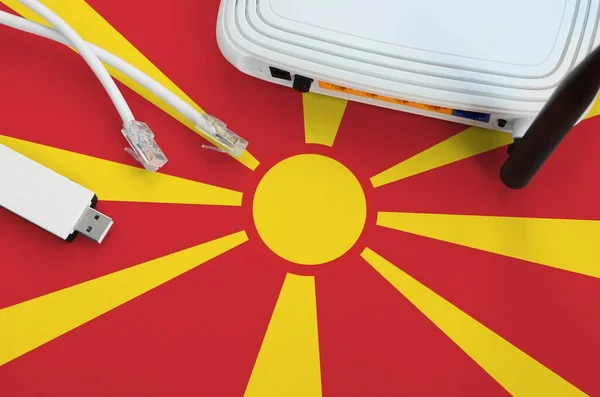 Bandera Macedonia Representada Mesa Con Cable Rj45 Internet Adaptador Inalámbrico — Foto de Stock