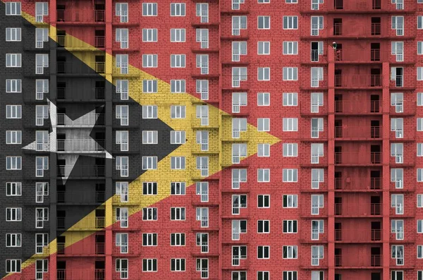 Timor Leste Flagge Lackfarben Auf Mehrstöckigen Wohnhaus Bau Dargestellt Texturiertes — Stockfoto