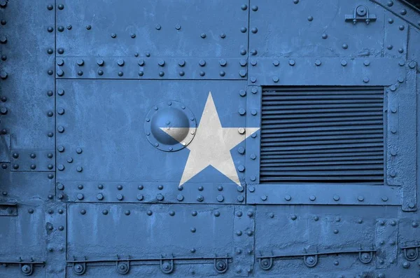 Флаг Сомали Изображён Боковой Части Бронетанка Вблизи Концептуальный Фон Армии — стоковое фото