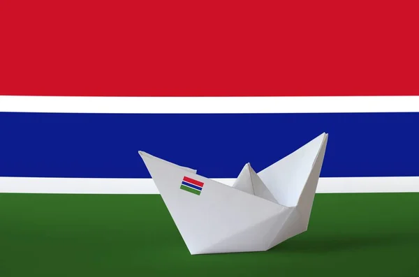 Bandera Gambia Representada Primer Plano Del Barco Origami Papel Concepto — Foto de Stock