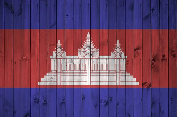 Kamboçya Bayrağı Eski Ahşap Duvarda Parlak Boya Renkleriyle Resmedilmiş Kabataslak — Stok fotoğraf