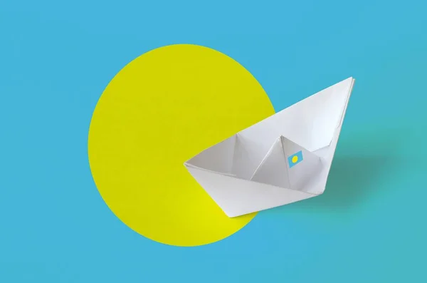 Bandeira Palau Retratada Papel Origami Navio Closeup Oriental Artesanal Artes — Fotografia de Stock