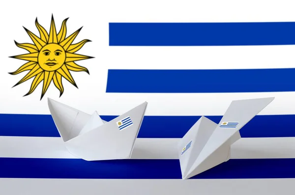 Σημαία Ουρουγουάης Απεικονίζεται Χαρτί Origami Αεροπλάνο Και Σκάφος Ανατολίτικες Χειροποίητες — Φωτογραφία Αρχείου