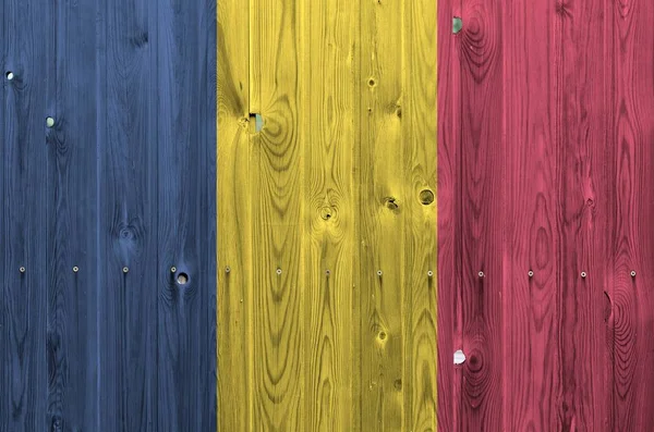 Drapeau Tchadien Représenté Couleurs Vives Sur Vieux Mur Bois Bannière — Photo