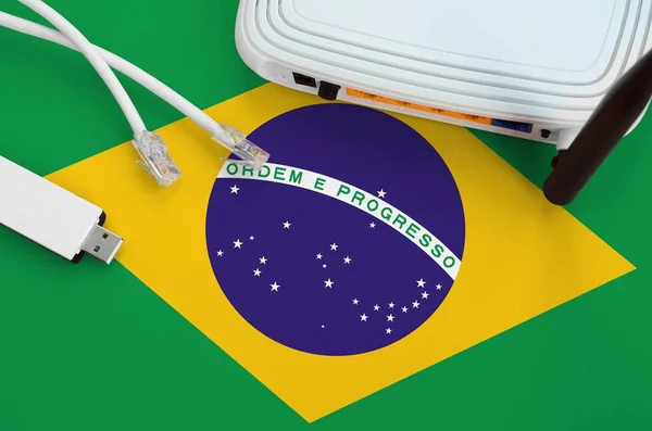 Brazilië Vlag Afgebeeld Tafel Met Internet Rj45 Kabel Draadloze Usb — Stockfoto
