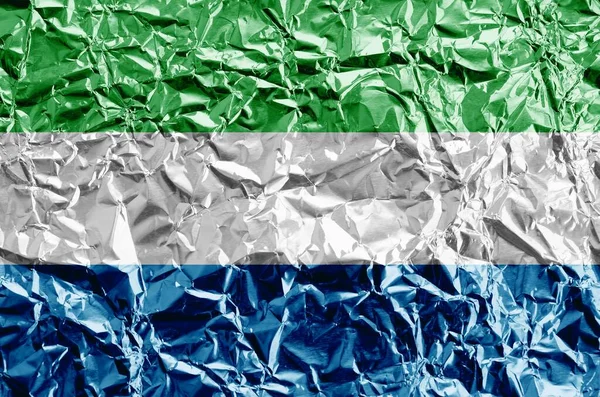 Sierra Leone Flagga Avbildad Färg Färger Blanka Skrynklig Aluminiumfolie Närbild — Stockfoto