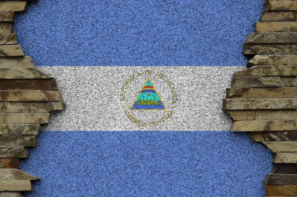 Bandeira Nicarágua Retratada Cores Tinta Parede Pedra Velha Perto Banner — Fotografia de Stock