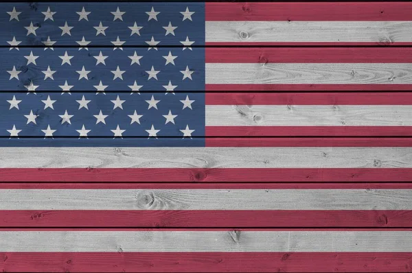 美国国旗在旧的木制墙壁上涂上鲜艳的油漆 粗糙背景的纹理横幅 — 图库照片
