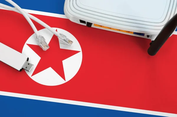 Flaga Korei Północnej Przedstawiona Stole Kablem Internetowym Rj45 Bezprzewodowym Adapterem — Zdjęcie stockowe