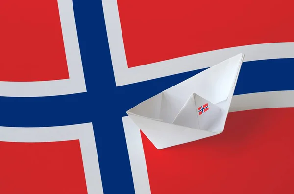 Σημαία Νορβηγίας Απεικονίζεται Χαρτί Origami Πλοίο Closeup Ανατολίτικες Χειροποίητες Τέχνες — Φωτογραφία Αρχείου