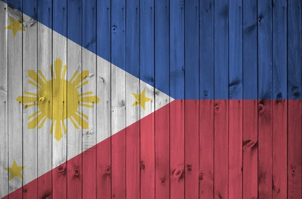 Filipinler Bayrağı Eski Ahşap Duvarda Parlak Boya Renkleriyle Tasvir Edilmiş — Stok fotoğraf