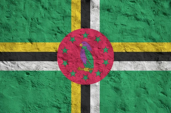 Dominica Bayrağı Eski Kabartma Duvarlara Parlak Boya Renkleriyle Resmedilmiş Kabataslak — Stok fotoğraf