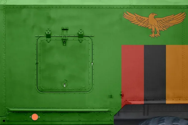 Drapelul Zambia Este Reprezentat Partea Laterală Camionului Blindat Militar Aproape — Fotografie, imagine de stoc