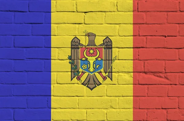 Moldavská Vlajka Vyobrazená Barvách Barvy Staré Cihlové Zdi Zblízka Texturované — Stock fotografie