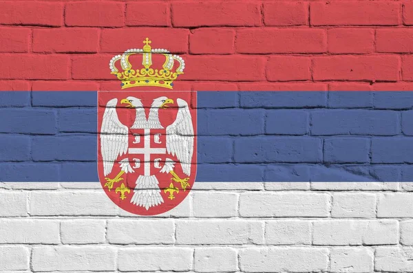 Eski Tuğla Duvarlara Boyanmış Sırbistan Bayrağı Büyük Tuğla Duvarlı Arka — Stok fotoğraf