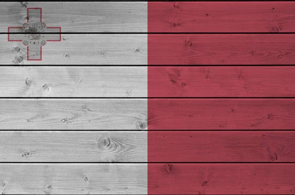 马耳他国旗在旧的木制墙壁上涂上鲜艳的油漆 粗糙背景的纹理横幅 — 图库照片