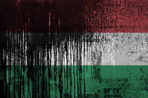 Die Ungarische Flagge Die Farbtönen Auf Alten Und Schmutzigen Ölfässern — Stockfoto
