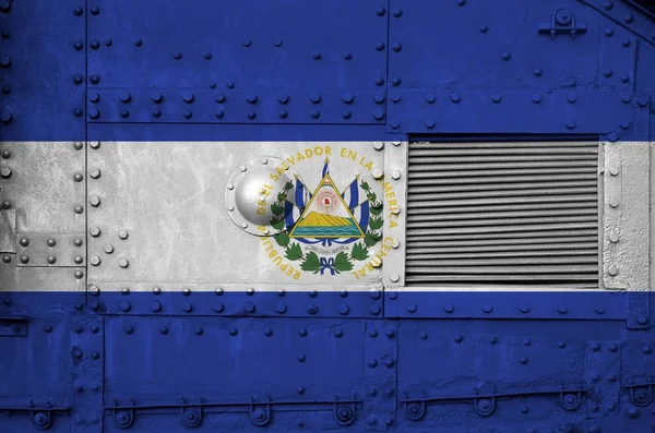 엘살바도르의 국기가 장갑차의 측면에 그려져 군대의 개념적 — 스톡 사진