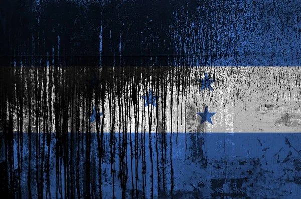 Eski Kirli Yağ Fıçısı Duvarında Honduras Bayrağı Boya Renkleriyle Resmedilmiş — Stok fotoğraf