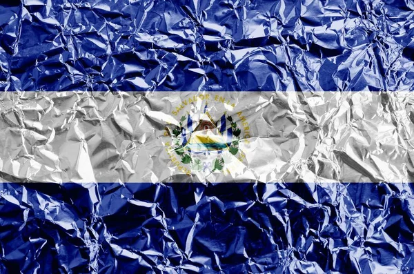 Salvadorská Vlajka Zblízka Vyobrazená Barvách Barev Lesklé Zmačkané Hliníkové Fólii — Stock fotografie