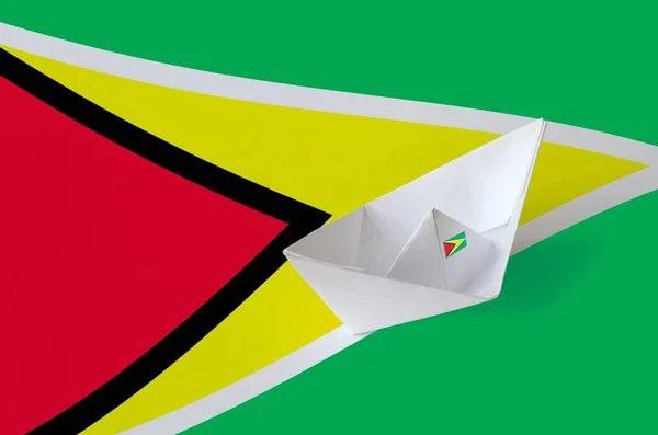 Bandeira Guiana Retratada Papel Origami Navio Closeup Oriental Artesanal Artes — Fotografia de Stock