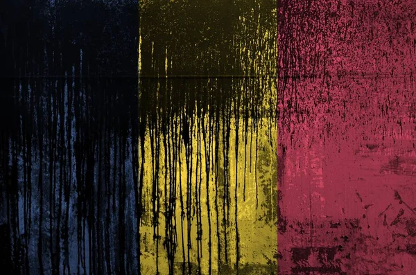Tchad Flagga Avbildad Färg Färger Gamla Och Smutsiga Oljefat Vägg — Stockfoto