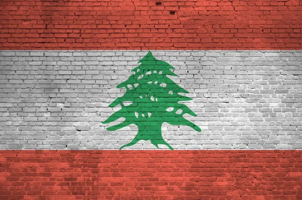 黎巴嫩国旗在旧的砖墙上涂上了颜色 大砖墙砌体背景上的纹理横幅 — 图库照片