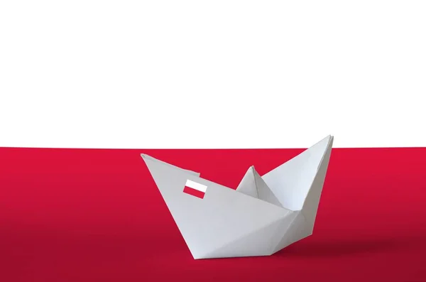 Bandeira Polônia Retratada Papel Origami Navio Closeup Oriental Artesanal Artes — Fotografia de Stock