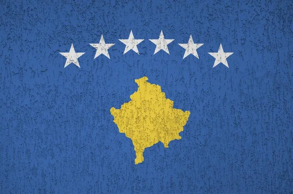 Kosovská Vlajka Vyobrazená Jasných Barvách Staré Reliéfní Omítce Zblízka Texturovaný — Stock fotografie