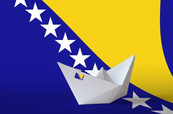 Bandera Bosnia Herzegovina Representada Primer Plano Del Barco Origami Papel —  Fotos de Stock