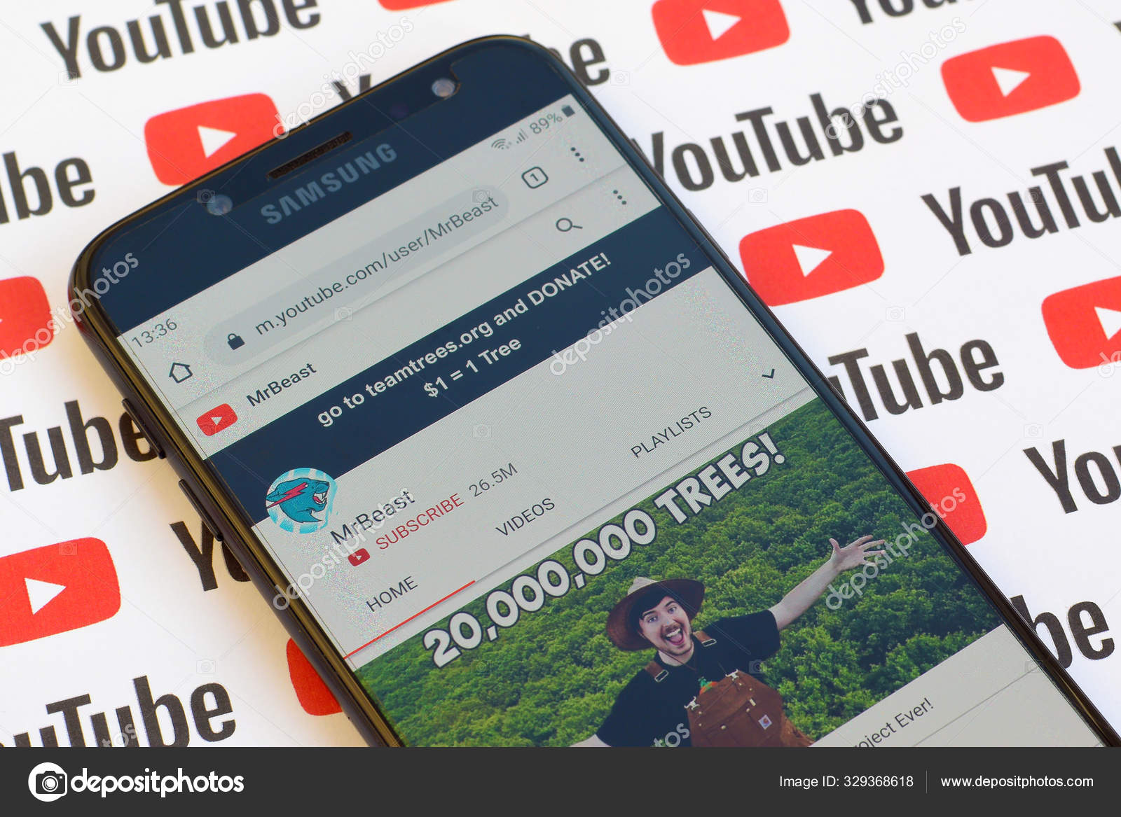MrBeast Официальный Канал YouTube На Экране Смартфона На Бумаге Y.