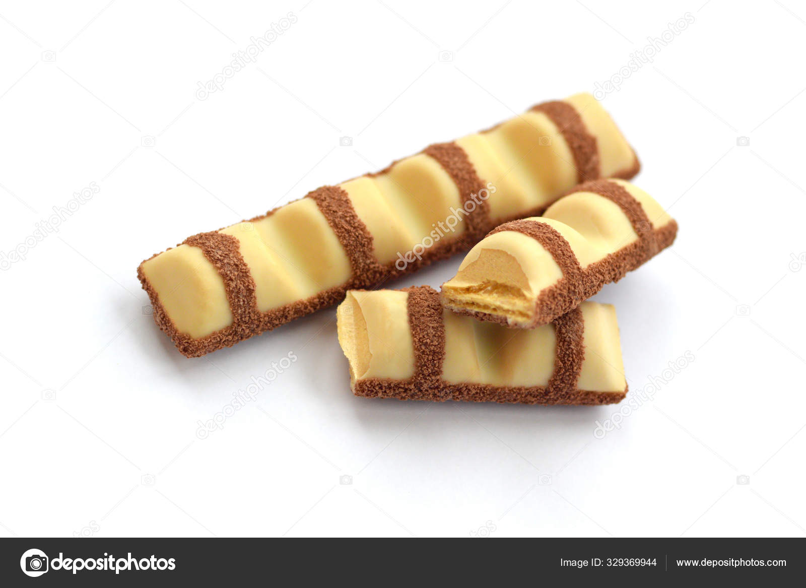 Kinder Bueno Chocolate Candy Bar On White Background. Kinder Bueno by  Italian Confectionery Manufacturer Ferrero – Stock Editorial Photo ©  Mehaniq #329369944
