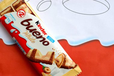 Kinder Bueno beyaz çikolatası, İtalyan çok uluslu şekerleme üreticisi Ferrero 'nun bir markasıdır.