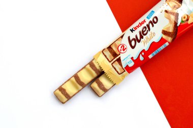 Kinder Bueno beyaz çikolatası, İtalyan çok uluslu şekerleme üreticisi Ferrero 'nun bir markasıdır.