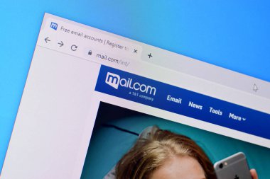 PC, URL - mail.com üzerindeki posta com web sitesinin ana sayfası.