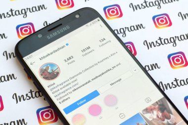 Khloe Kardashian resmi instagram hesabı akıllı telefon ekranında