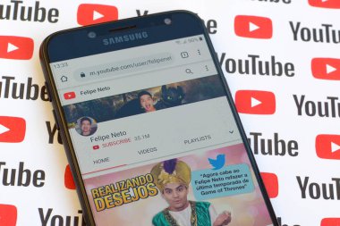 Felipe Neto resmi youtube kanalı akıllı telefon ekranında