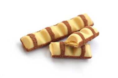 Beyaz arka planda Kinder Bueno Çikolatalı Çikolata. İtalyan Şekerleme Üreticisi Ferrero 'dan Kinder Bueno