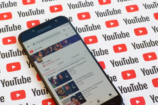 SET india official youtube channel on smartphone screen on paper youtube background. — Stock Photo, Image