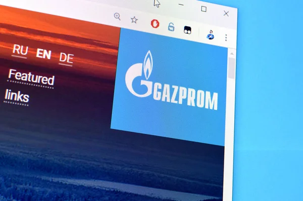 Página de inicio del sitio web gazprom en la pantalla de PC, url - gazprom . — Foto de Stock
